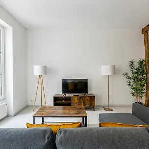 Luxurious 2 Bedroom Avenue Des Champs-elysees Saint-philippe Du Roule Free Netflix Paris